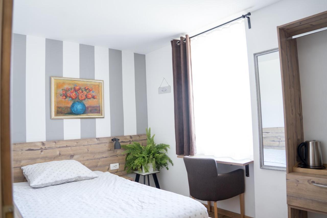 Hisa Poljana Rooms Prevalje Exteriör bild