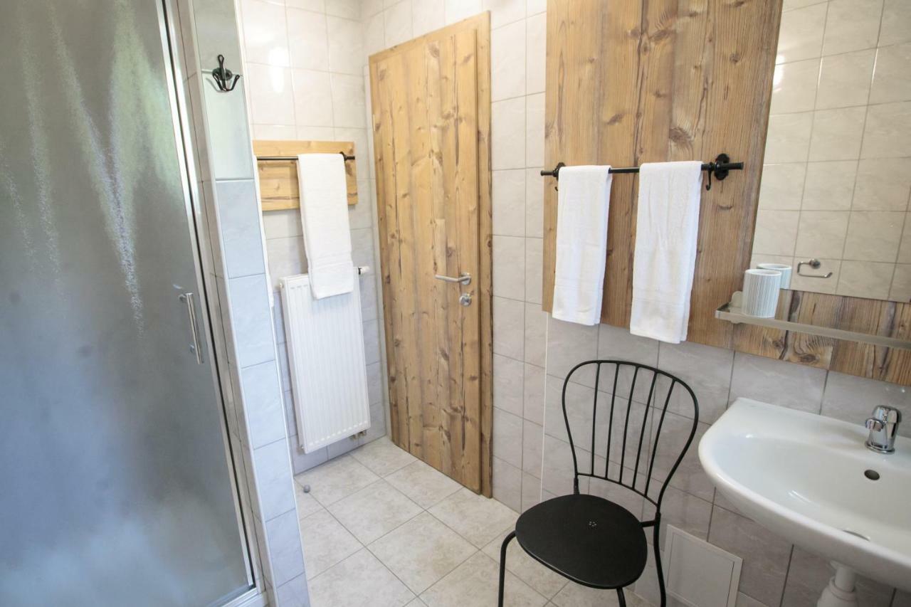 Hisa Poljana Rooms Prevalje Exteriör bild