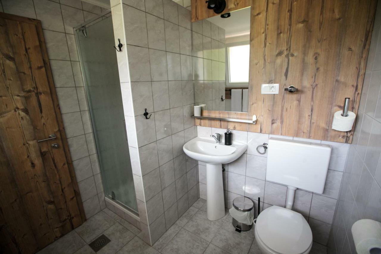 Hisa Poljana Rooms Prevalje Exteriör bild